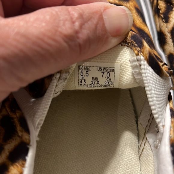 Vans Classic Slip-on lifestyle Leopard Print Skate women’s size 7. - Picture 6 of 7